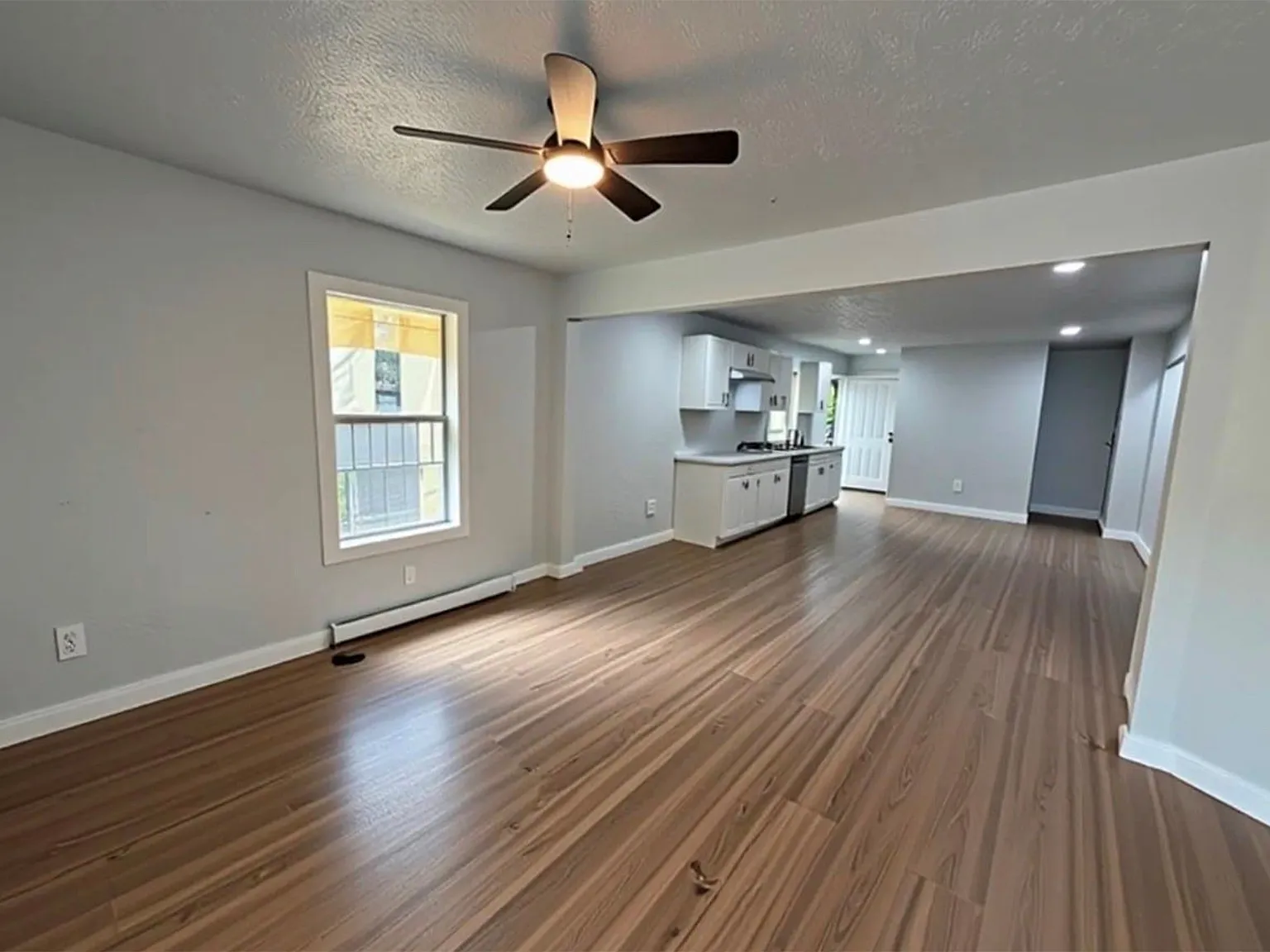 4 bed, 2.5 bath, 1248 sqft, $1,850 — Photo 2