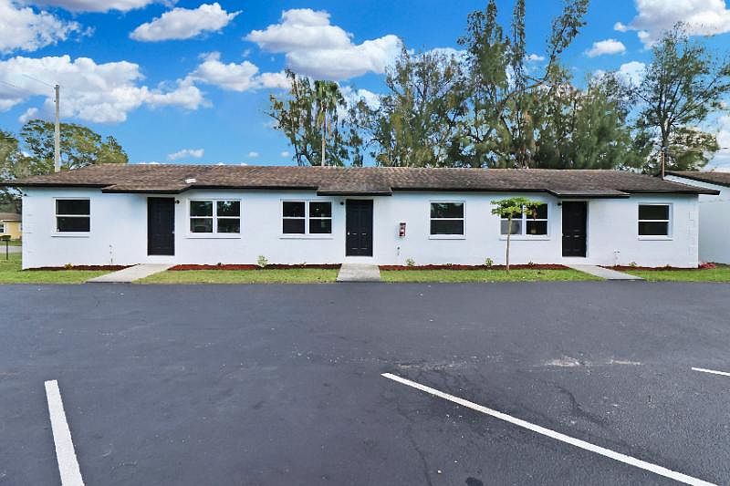 1st image of 4590 76th Ave N APT 101