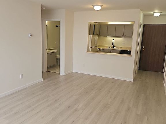 3rd image of 2333 N Oakland Ave APT 205