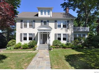 520 Manor Ridge Rd, Pelham, NY 10803