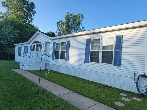 443 E Pondview Dr, Morrice, MI 48857