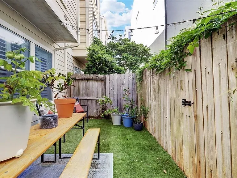 1237 W 17th St — Photo 28