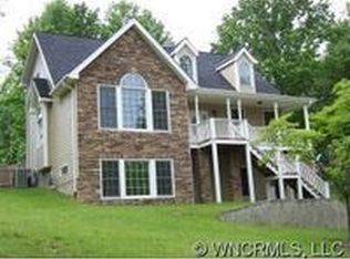 113 Oak Apple Ln, Hendersonville, NC 28792