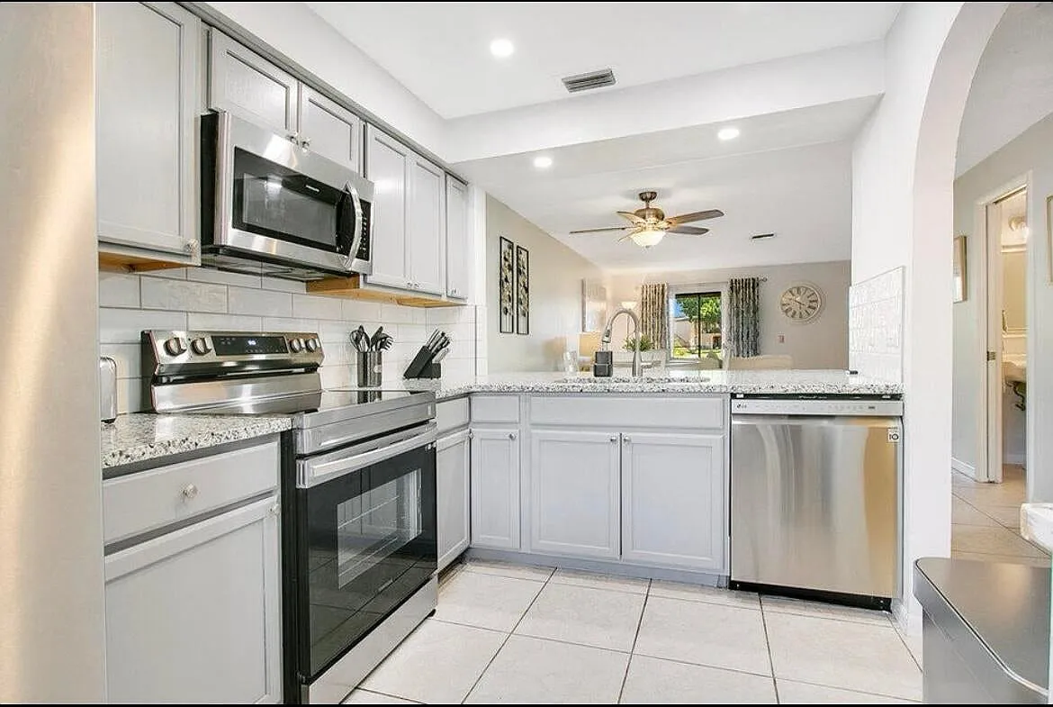 2 bed, 1.5 bath, 1154 sqft, $1,800 — Photo 2