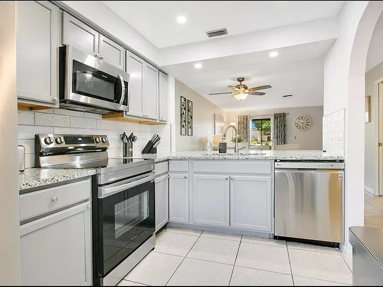 154 San Juan Cir — Photo 2