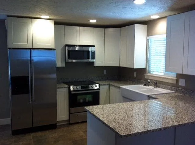 461 S 800 E — Photo 3