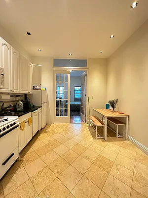 Rented by CitySites Real Estate Group | media 5