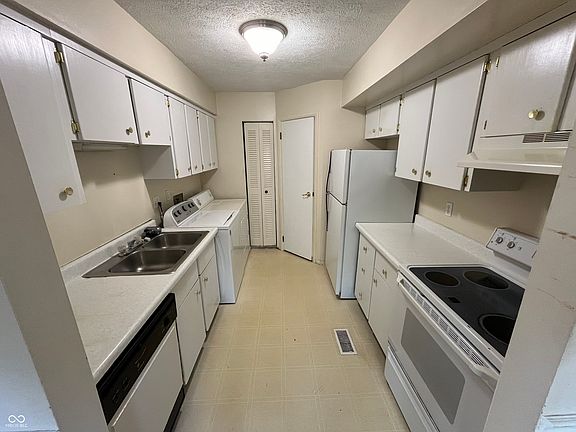 5th image of 4907 Oakwood Trl