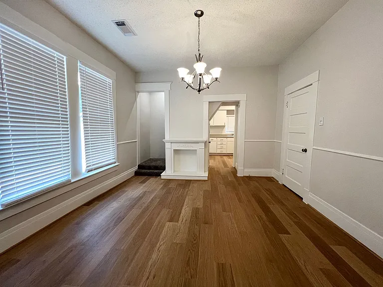 421 E Myrtle St — Photo 5