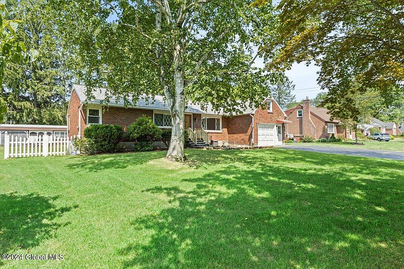 3rd image of 31 Henry Avenue