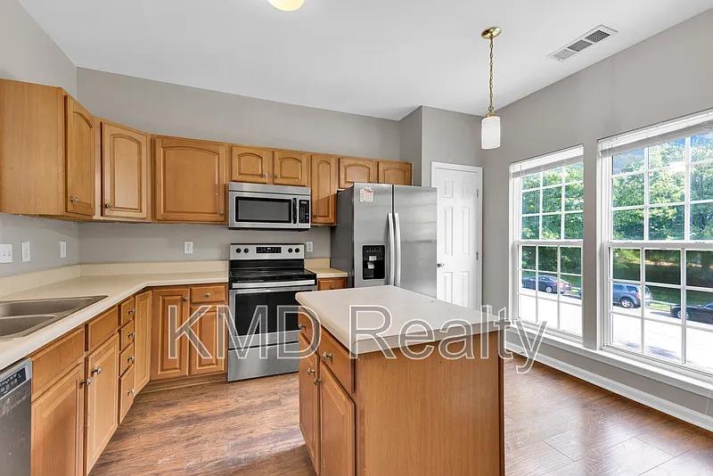 3 bed, 3.5 bath, 1862 sqft, $1,799 — Photo 3