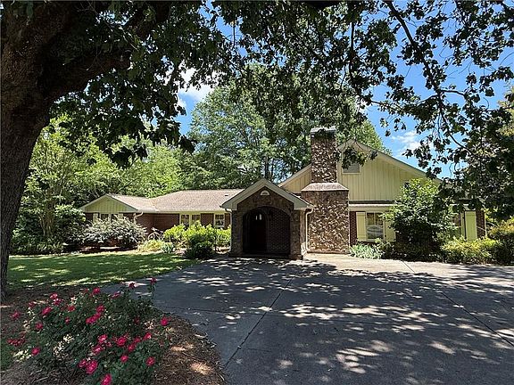 2nd image of 224 Hillcrest Dr
