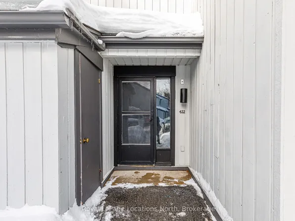 14 Dawson Dr #422, Collingwood, ON L9Y 5B4
