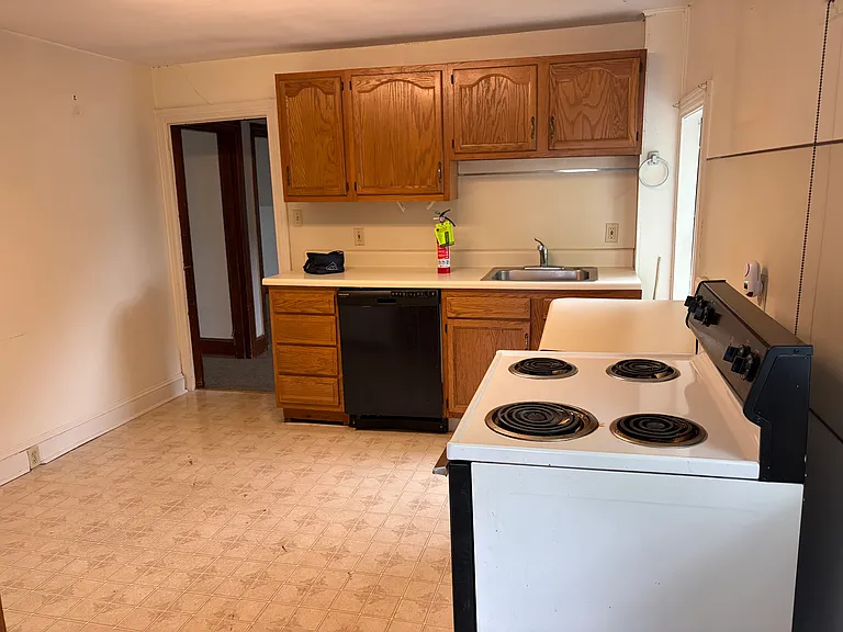 200 S Union St #3 — Photo 6