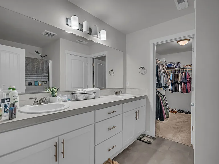 486 E London Way — Photo 14
