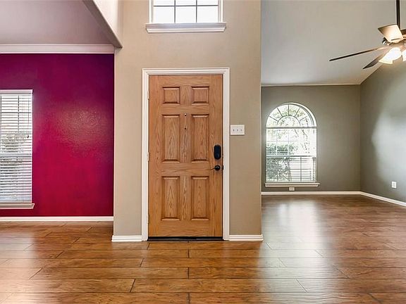 2nd image of 3908 Larkspur Dr
