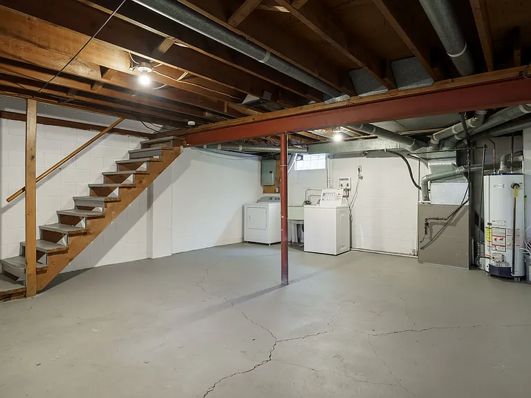 Full Basement is Dry, washer and dryer included.