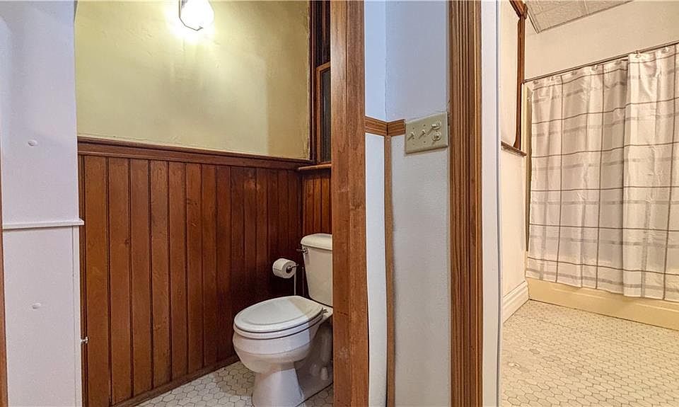 34th image of 537 N 8th St