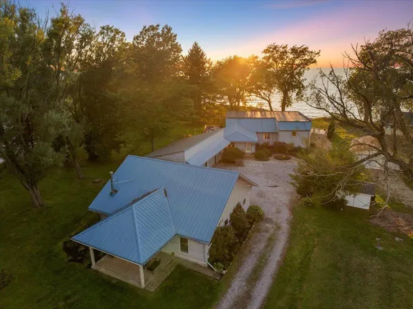 3960 Evergreen Ln, Benton Harbor, MI 49022