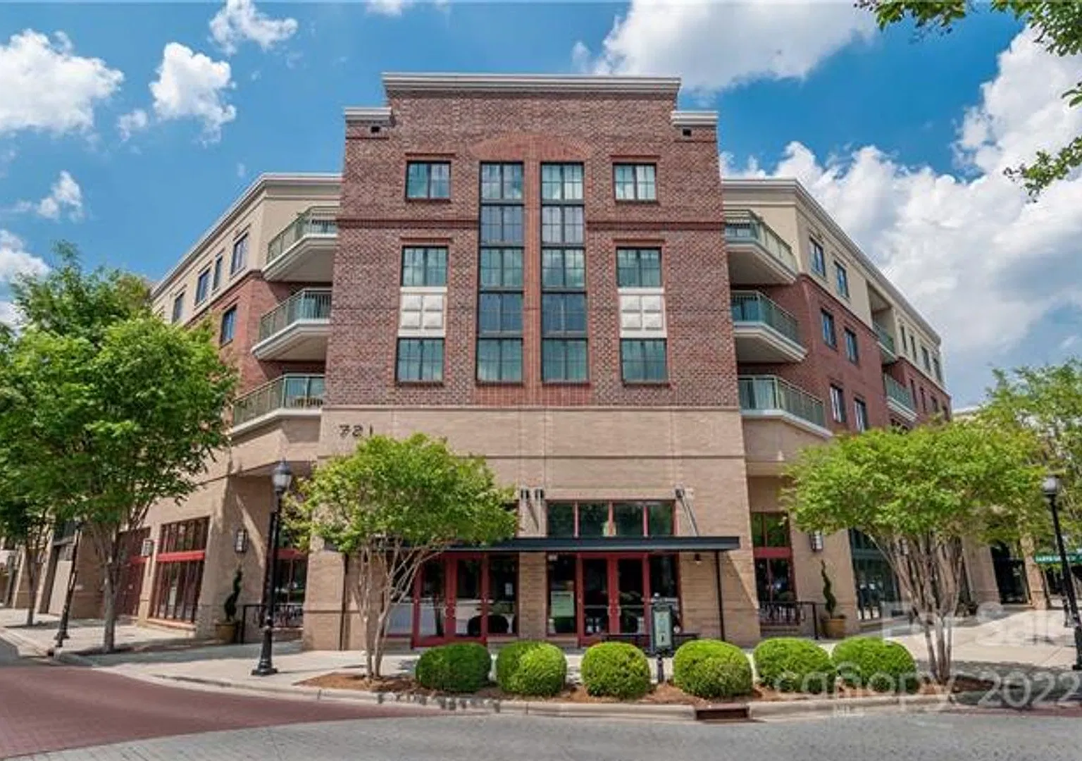 Gorgeous 1 bedroom, 1 bathroom condo in Morrison Condominiums in the heart of Southpark! — Photo 1
