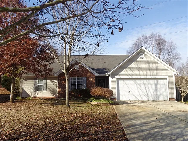 1215 Loring Dr