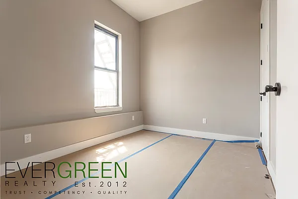 Rented by Evergreen Apartments BK | media 30