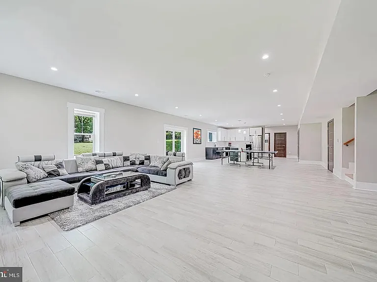 9908 Blake Ln — Photo 27