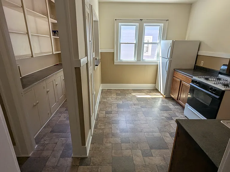 212-214 Marion St #1 — Photo 5