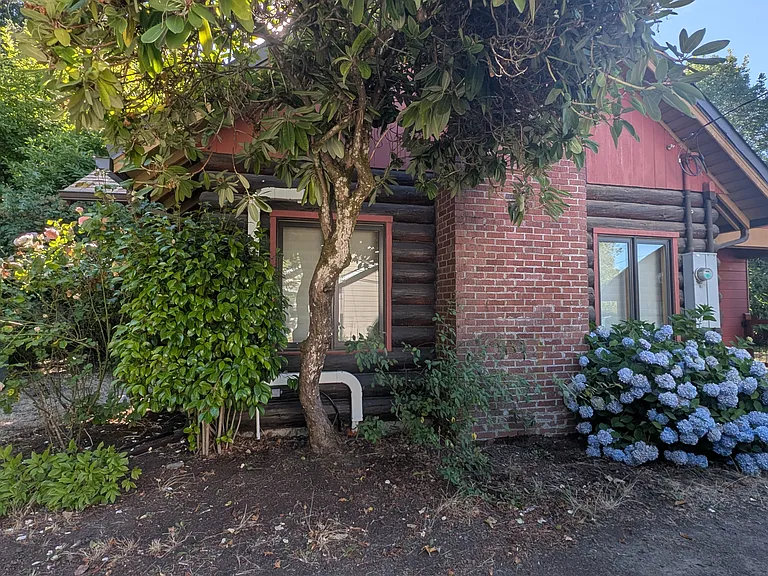 1237 E 25th Ave — Photo 2