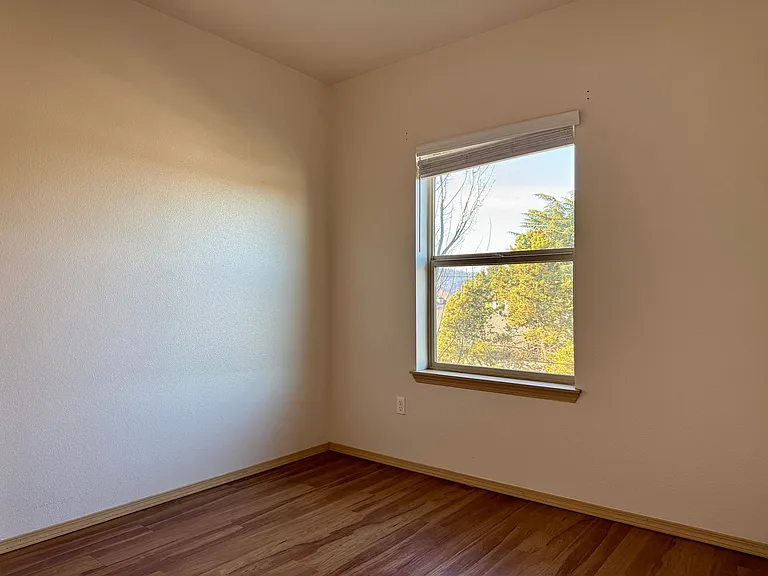 Louis York Apartments — Photo 32