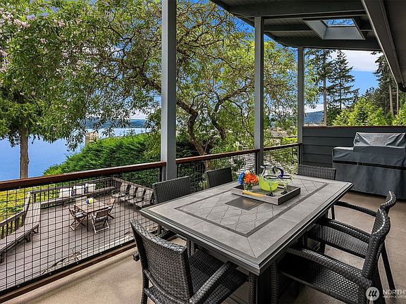 3rd image of 2228 W Lake Sammamish Parkway SE