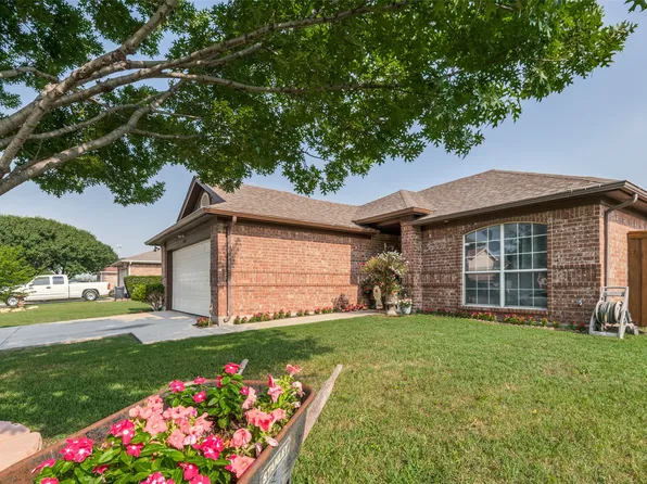 3025 Heritage Ln, Forest Hill, TX 76140