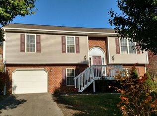 1778 Meadows Rd, Vinton, VA 24179