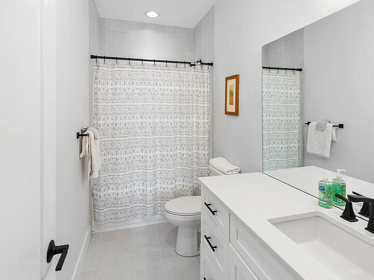 946-guest bath_01162023