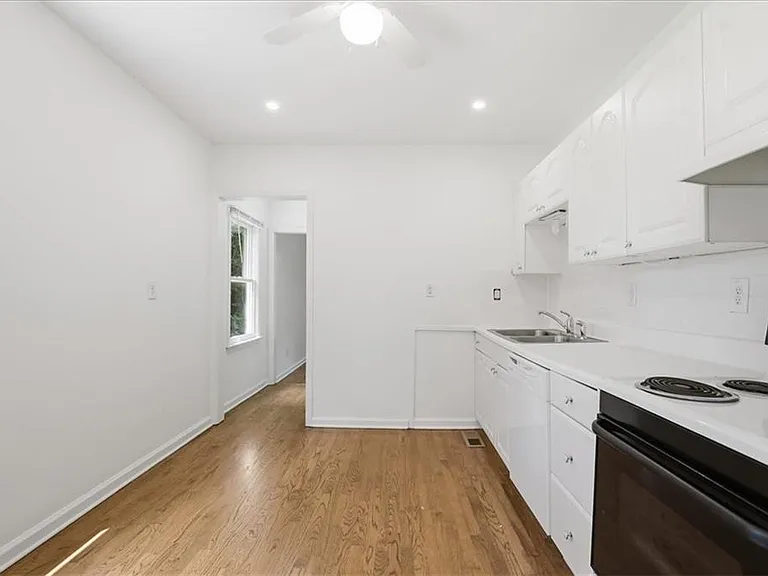 1464 Hawthorne Ave NW — Photo 11
