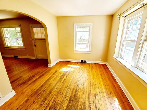 4th image of 611 Remington St