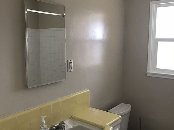 5th image of 4726 Bellflower Blvd