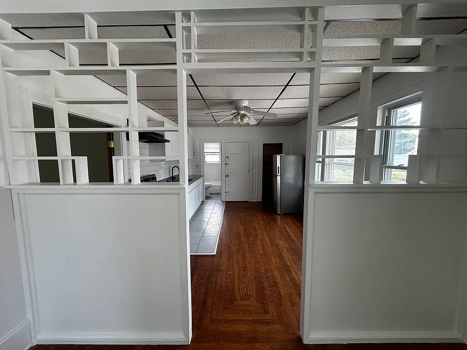  34 Franklin St 2ndflr 1b/1b Hwincluded Hardwoods Freshpaint Petsok