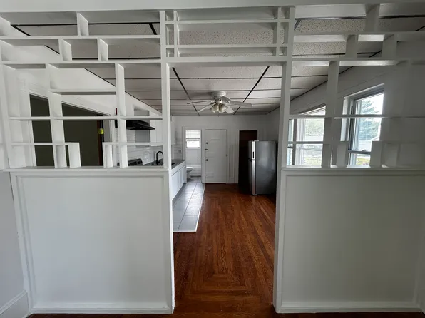  34 Franklin St 2ndflr 1b/1b Hwincluded Hardwoods Freshpaint Petsok, 34 Franklin St APT 1R, Woonsocket, RI 02895