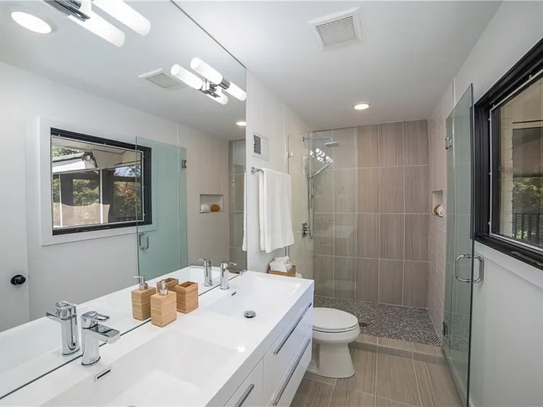 414 Shorecrest Dr — Photo 15