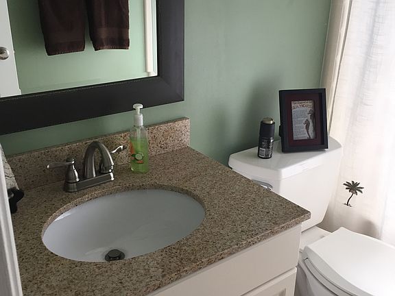 5th image of 946 Greenmont Ct