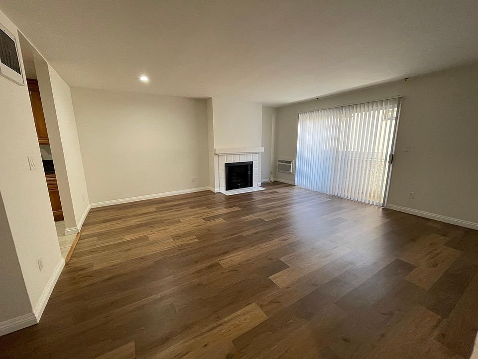 1st image of 4426 S Centinela Ave #103