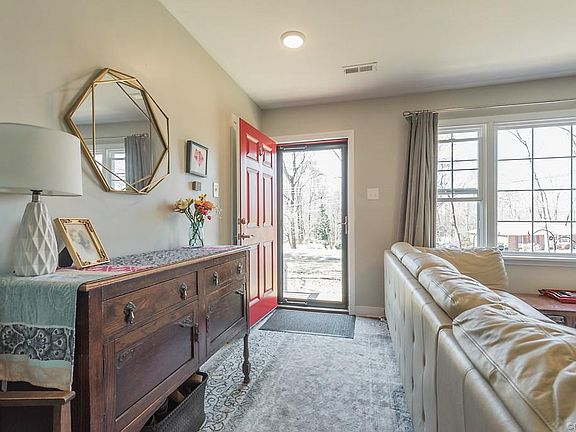 5th image of 1809 Junaluska Ct
