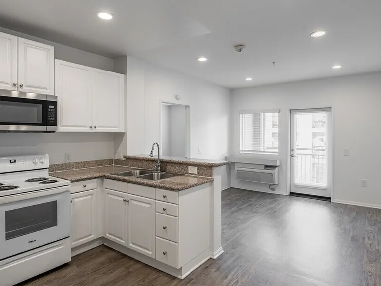Harbor Grove Senior Apartments — Photo 4