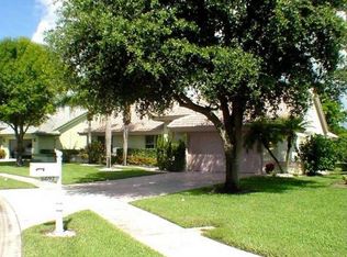 6692 Brookhurst Cir, Lake Worth, FL 33463