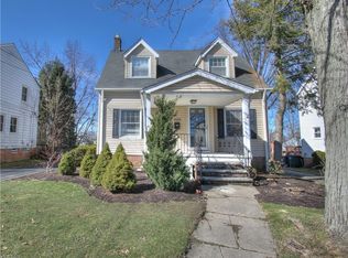 1424 Gordon Rd, Lyndhurst, OH 44124