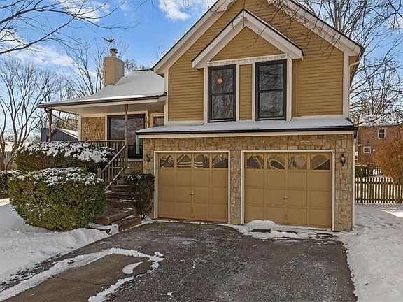 2nd image of 1019 E New London Dr