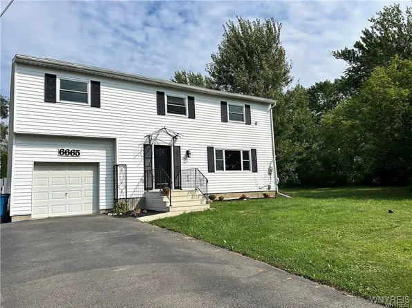 6665 Putnam Dr, Derby, NY 14047