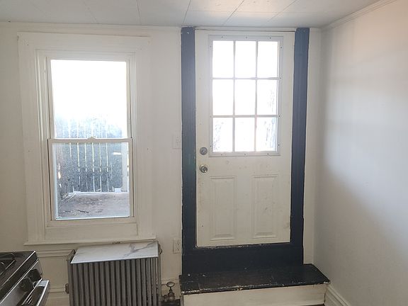 5th image of 37 N West St APT 3