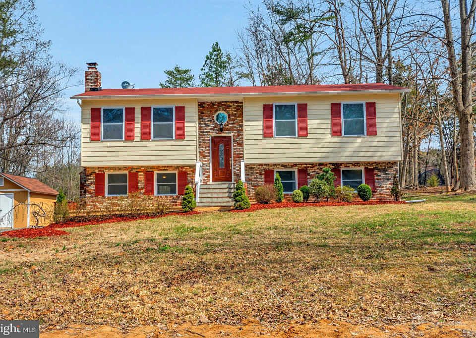 1st image of 18 Clover Hill Dr